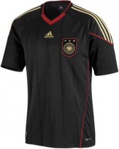 schwarzes-deutschlandtrikot-2010-240x300