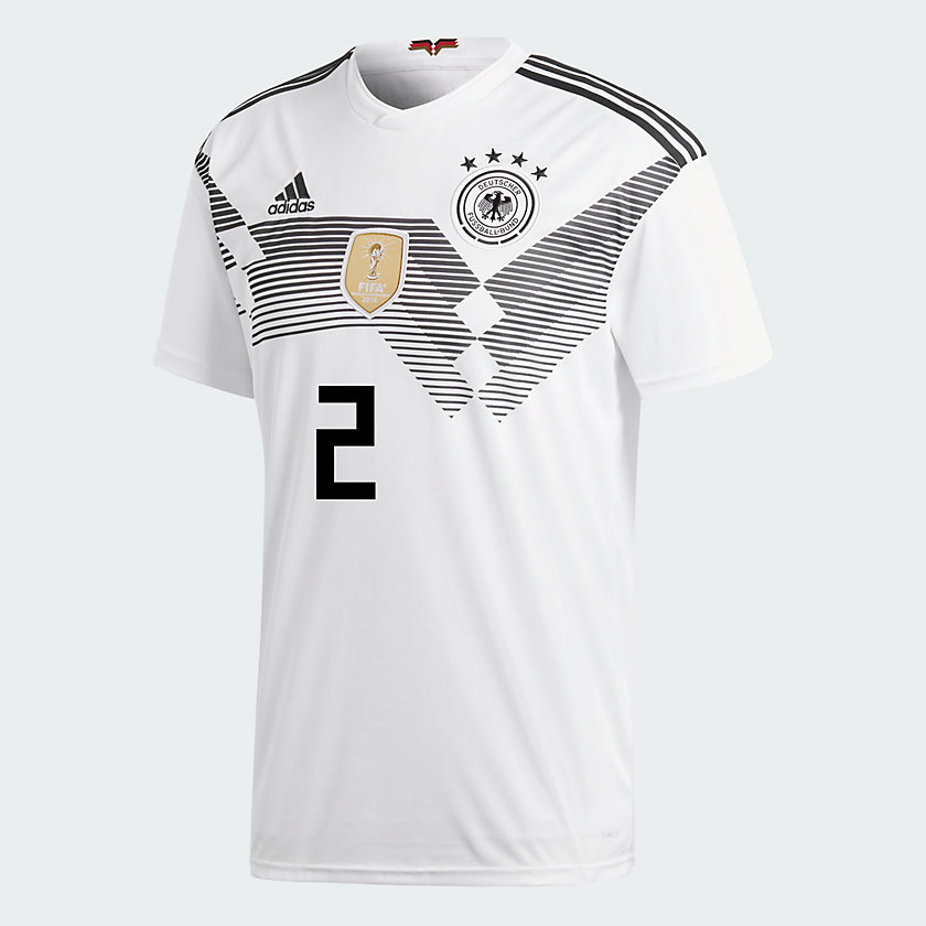 DFB Trikot mit der Nummer 2 von Mustafi