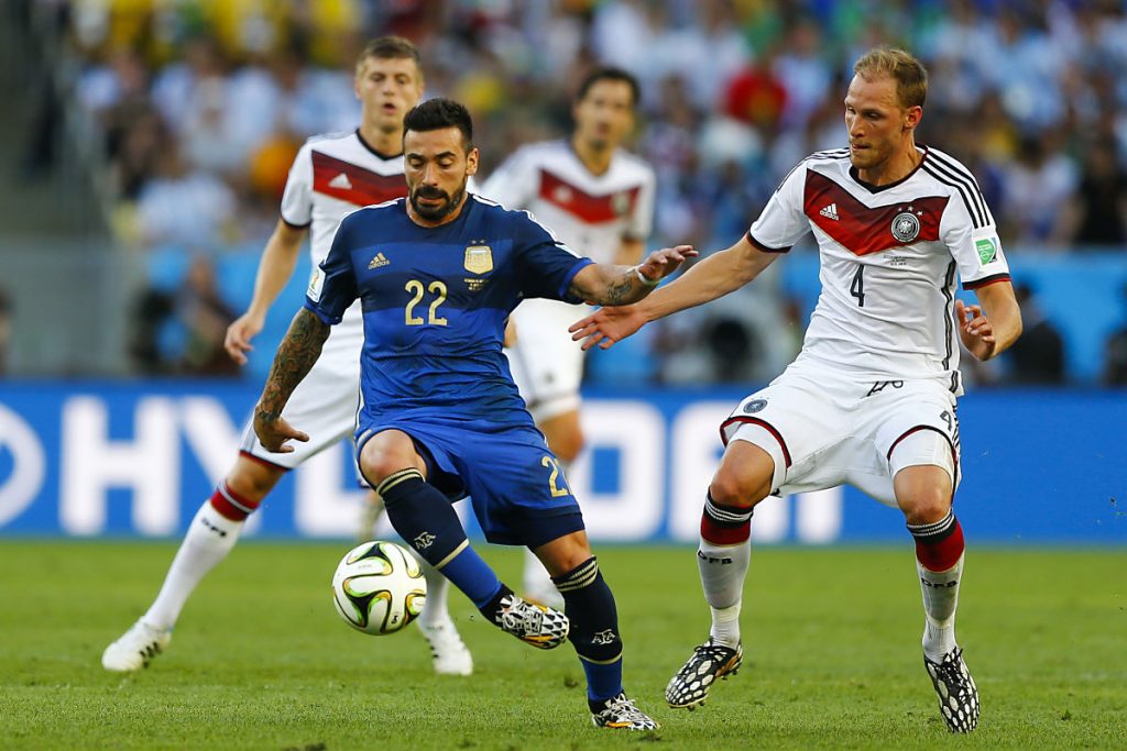 Benedikt Höwedes bei der WM 2014 im DFB-Trikot mit der Nummer 4 (Fot Shutterstock)