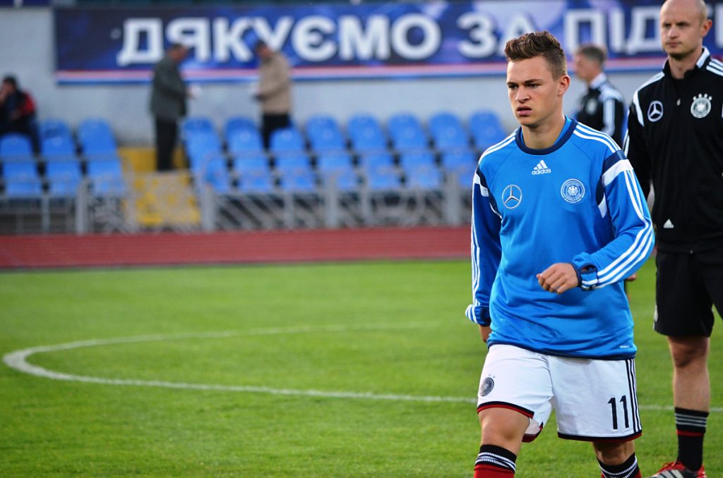 Joshua Kimmich mit der Nummer 11 bei der Fußball EM 2016 in Frankreich (Foto Shutterstock) - hier im blauen Trainingsanzug des DFB.