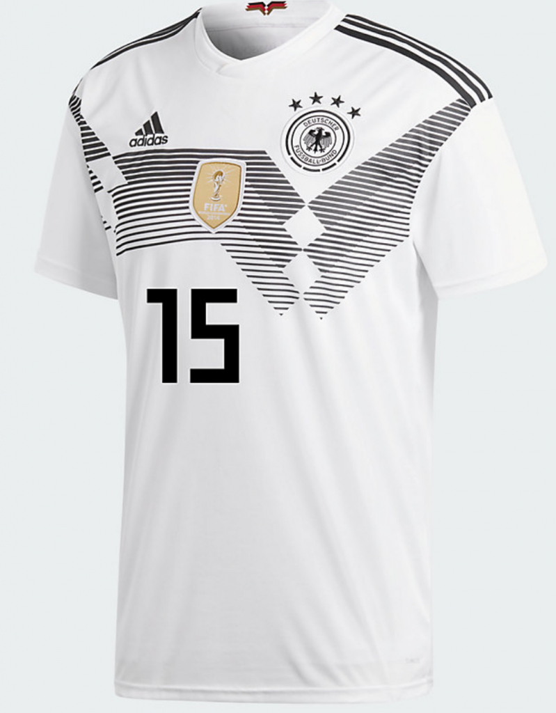 Das DFB Trikot von Amin Younes mit der Nummer 15 auf dem Rücken.