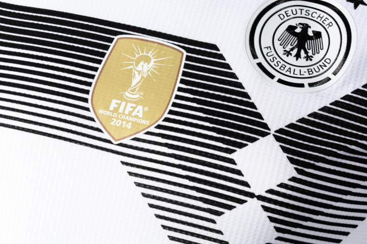 Das DFB Authentic Trikot im Detail: Gedruckt statt gestickt!