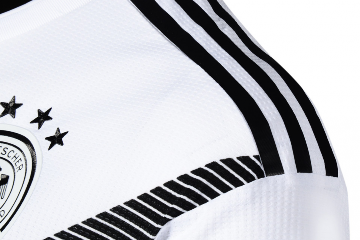 Das DFB Authentic Trikot im Detail: Gedruckt statt gestickt!