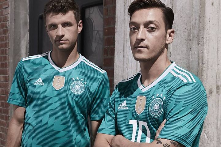 mueller-oezil-dfb-away-trikot-2018-7