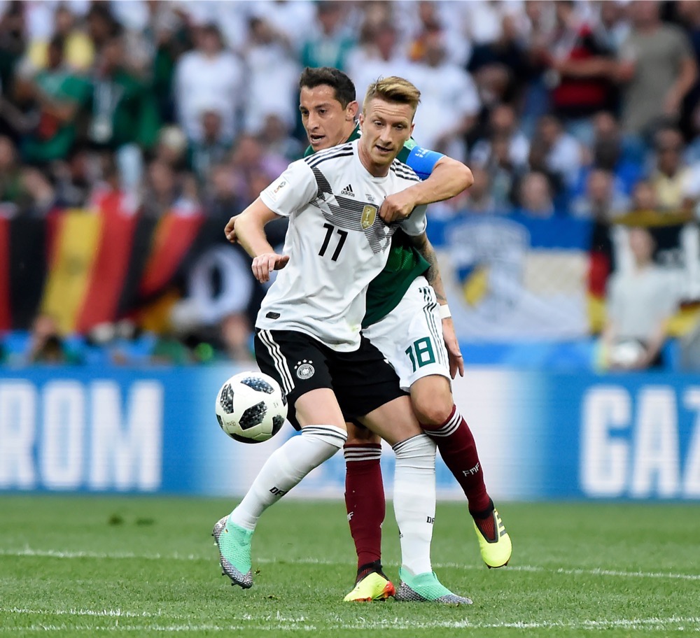 Marco Reus mit der Nummer 11 auf dem Deutschland Trikot gegen Mexiko beim 1.Gruppenspiel bei der Fußball WM 2018 - Deutschland verliert im weißen WM-Trikot mit 0:1. (Marco Iacobucci EPP / Shutterstock.com)