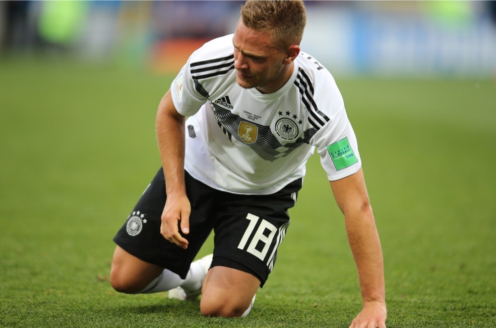 Joshua Kimmich mit der Nummer 18 auf dem Deutschland Trikot gegen Mexiko beim 1.Gruppenspiel bei der Fußball WM 2018 - Deutschland verliert im weißen WM-Trikot mit 0:1. (Marco Iacobucci EPP / Shutterstock.com)