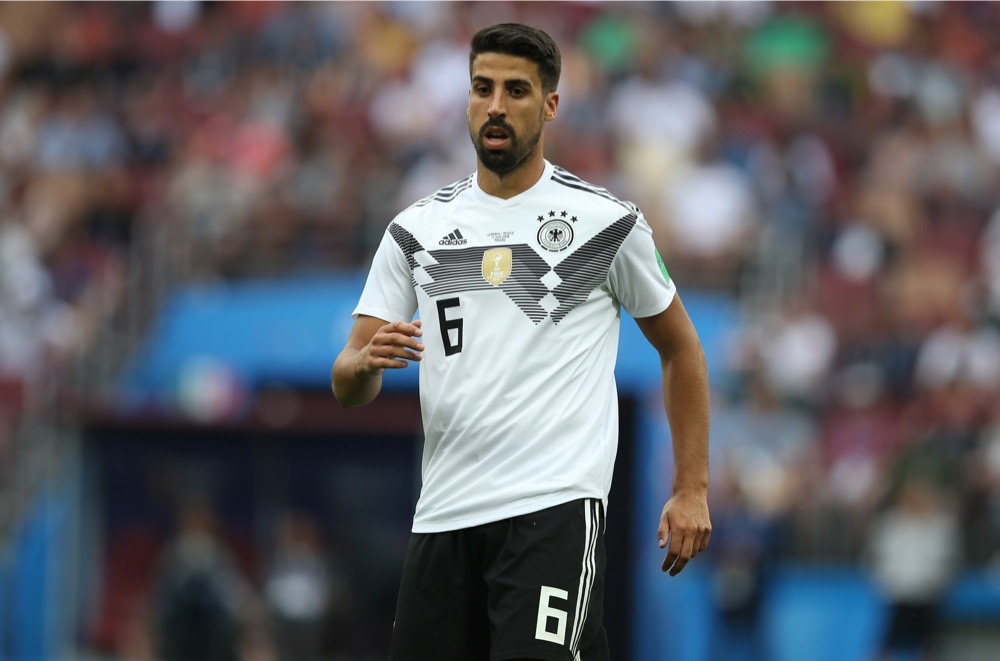 Sami Khedira mit der Nummer 6 auf dem Deutschland Trikot gegen Mexiko beim 1.Gruppenspiel bei der Fußball WM 2018 - Deutschland verliert im weißen WM-Trikot mit 0:1. (Marco Iacobucci EPP / Shutterstock.com)