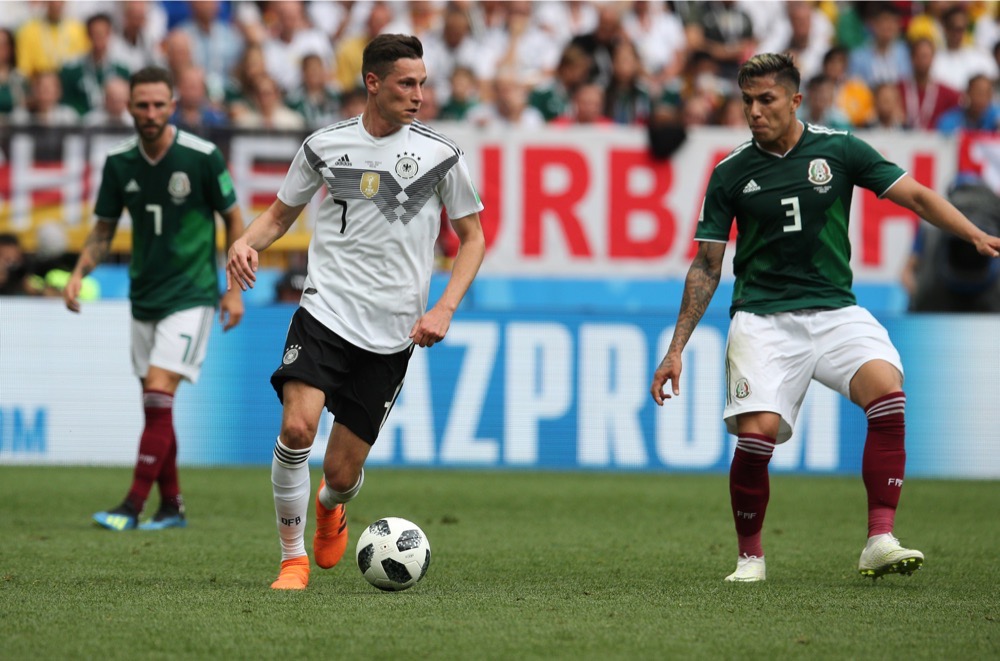 Julian Draxler mit der Nummer 7 auf dem Deutschland Trikot gegen Mexiko beim 1.Gruppenspiel bei der Fußball WM 2018 - Deutschland verliert im weißen WM-Trikot mit 0:1. (Marco Iacobucci EPP / Shutterstock.com)