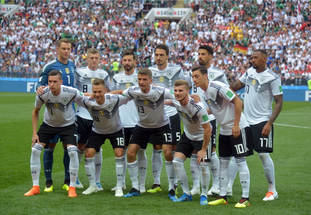 Die deutsche Startaufstellung gegen Mexiko beim 1.Gruppenspiel bei der Fußball WM 2018 - Deutschland verliert im weißen WM-Trikot mit 0:1. (Marco Iacobucci EPP / Shutterstock.com)