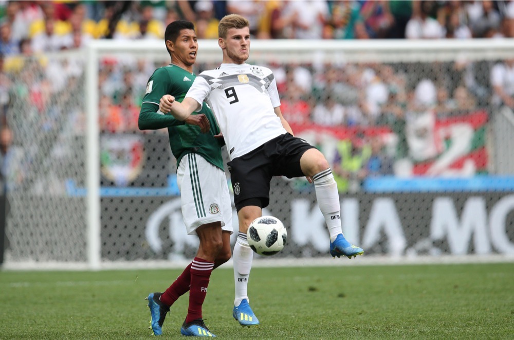 Timo Werner mit der Nummer 9 auf dem Deutschland Trikot gegen Mexiko beim 1.Gruppenspiel bei der Fußball WM 2018 - Deutschland verliert im weißen WM-Trikot mit 0:1. (Marco Iacobucci EPP / Shutterstock.com)